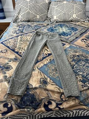Indigo Rein Gray Leopard-Print Skinny Jeans